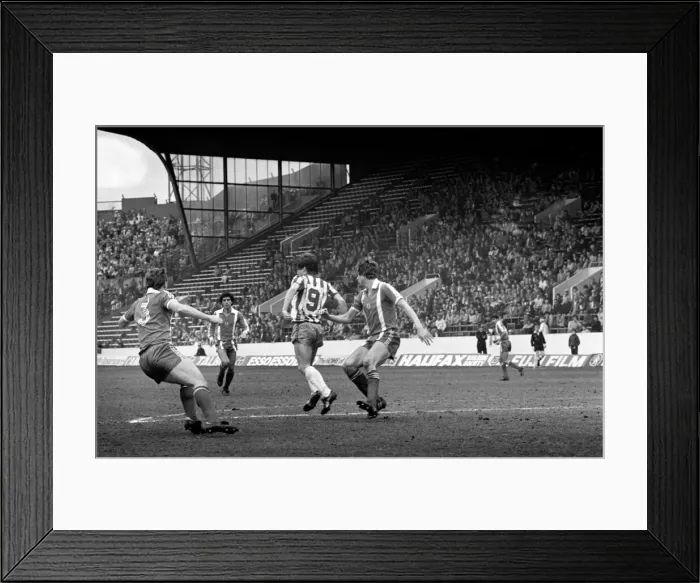 Framed Print : Sheffield Wed. 2 v. Leyton Orient 0. March 1982 MF06-21-042 Local Caption