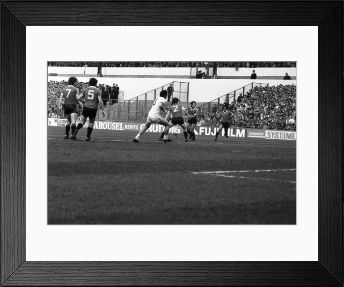 Framed Print : Leeds United 0 v. Manchester United 0. April 1982 MF06-22-064 Local Caption Framed Print : Leeds United 0 v. Manchester United 0. April 1982 MF06-22-064 Local Caption
