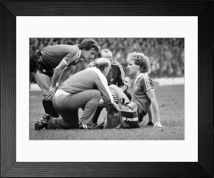 Framed Print : Leeds United 0 v. Manchester United 0. April 1982 MF06-22-035 Local Caption Framed Print : Leeds United 0 v. Manchester United 0. April 1982 MF06-22-035 Local Caption