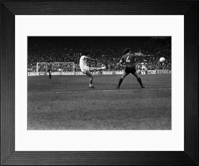 Framed Print : Leeds United 0 v. Manchester United 0. April 1982 MF06-22-043 Local Caption Framed Print : Leeds United 0 v. Manchester United 0. April 1982 MF06-22-043 Local Caption