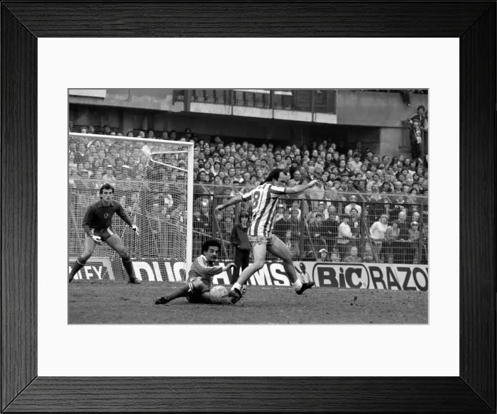 Framed Print : Sheffield Wed. 2 v. Leyton Orient 0. March 1982 MF06-21 Local Caption Division 2