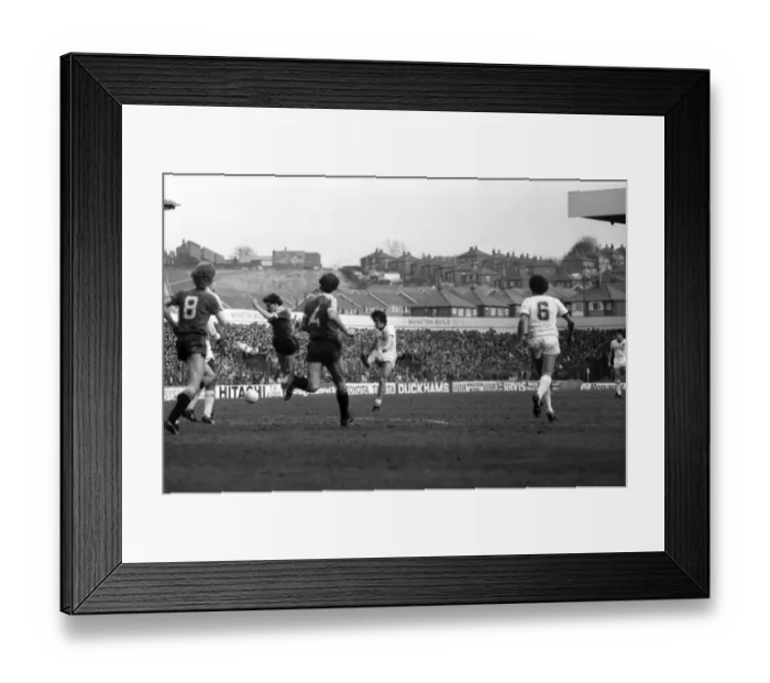 Framed Print : Leeds United 0 v. Manchester United 0. April 1982 MF06-22-109 Local Caption