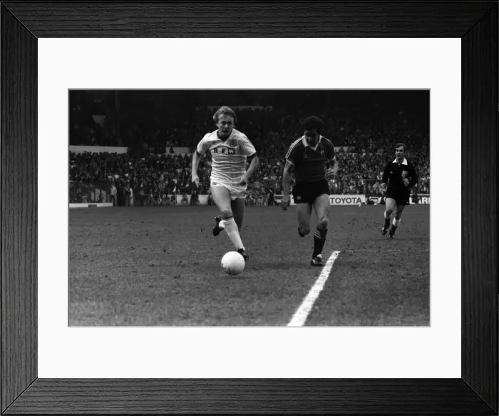 Framed Print : Leeds United 0 v. Manchester United 0. April 1982 MF06-22-041 Local Caption Framed Print : Leeds United 0 v. Manchester United 0. April 1982 MF06-22-041 Local Caption