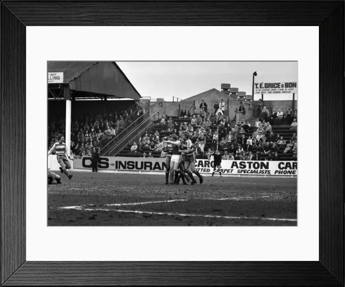 Framed Print : Rotherham United 1 v. Queens Park Rangers 0. March 1982 MF06-20-013 Local Caption Framed Print : Rotherham United 1 v. Queens Park Rangers 0. March 1982 MF06-20-013 Local Caption