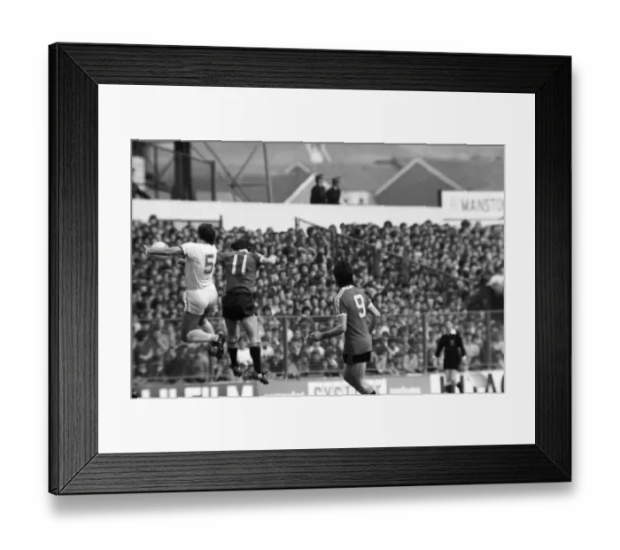 Framed Print : Leeds United 0 v. Manchester United 0. April 1982 MF06-22-078 Local Caption