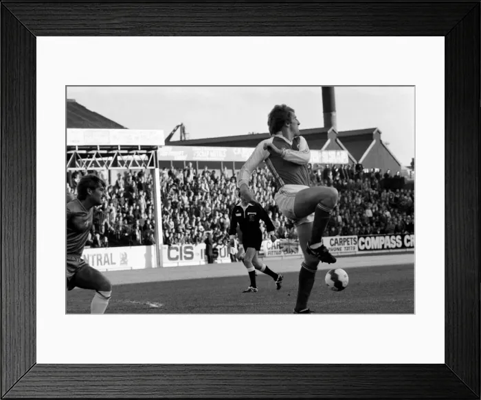 Framed Print : Rotherham United 6 v. Chelsea 0. Division 2 Football October 1981 MF04-14-048 Framed Print : Rotherham United 6 v. Chelsea 0. Division 2 Football October 1981 MF04-14-048