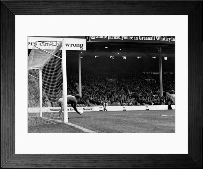 Framed Print : English League Division One match at Maine Road. Manchester City 3 v Middlesbrough 2 Framed Print : English League Division One match at Maine Road. Manchester City 3 v Middlesbrough 2