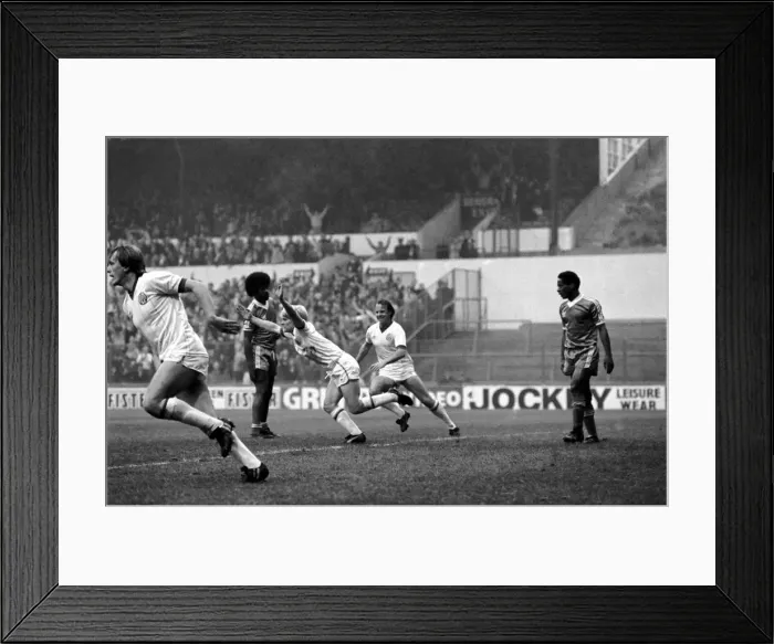 Framed Print : English League Division One match at Elland Road. Leeds United 1 v Notts County 0