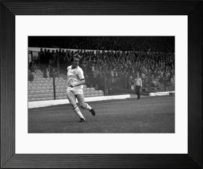 Framed Print : English League Division One match at Elland Road. Leeds United 1 v Notts County 0 Framed Print : English League Division One match at Elland Road. Leeds United 1 v Notts County 0