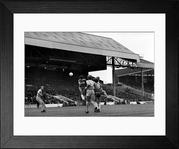 Framed Print : English League Division One match at Maine Road. Manchester City 3 v Middlesbrough 2 Framed Print : English League Division One match at Maine Road. Manchester City 3 v Middlesbrough 2