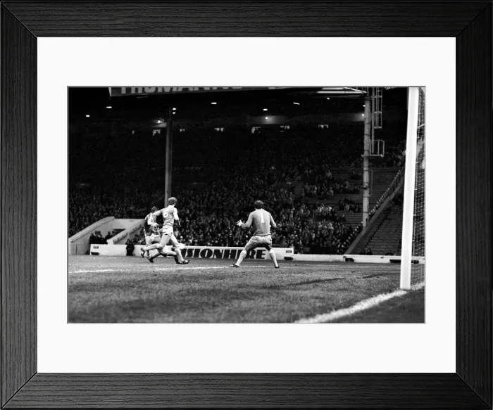 Framed Print : English League Division One match at Maine Road. Manchester City 3 v Middlesbrough 2