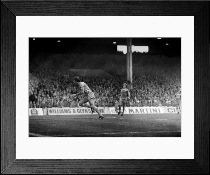 Framed Print : English League Division One match at Maine Road. Manchester City 3 v Middlesbrough 2 Framed Print : English League Division One match at Maine Road. Manchester City 3 v Middlesbrough 2