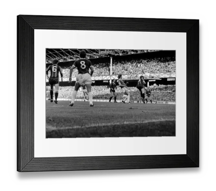 Framed Print : Everton 0 v Manchester City 1. Division 1 Football October 1981 MF04-11-061