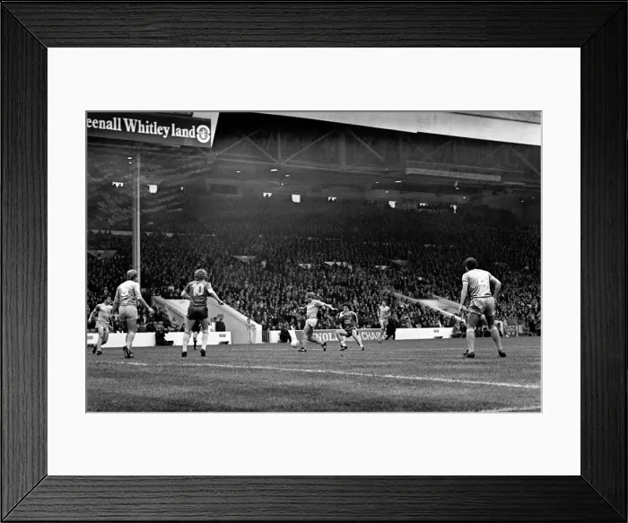 Framed Print : English League Division One match at Maine Road. Manchester City 3 v Middlesbrough 2 Framed Print : English League Division One match at Maine Road. Manchester City 3 v Middlesbrough 2