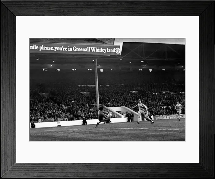 Framed Print : English League Division One match at Maine Road. Manchester City 3 v Middlesbrough 2 Framed Print : English League Division One match at Maine Road. Manchester City 3 v Middlesbrough 2
