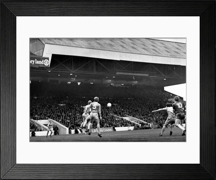 Framed Print : English League Division One match at Maine Road. Manchester City 3 v Middlesbrough 2 Framed Print : English League Division One match at Maine Road. Manchester City 3 v Middlesbrough 2