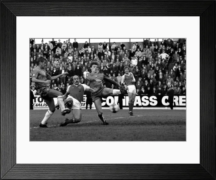 Framed Print : Rotherham United 6 v. Chelsea 0. Division 2 Football October 1981 MF04-14-037 Framed Print : Rotherham United 6 v. Chelsea 0. Division 2 Football October 1981 MF04-14-037