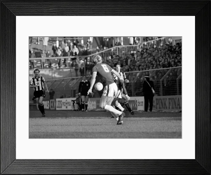 Framed Print : Oldham 3 v. Newcastle United 1. Division 2 Football October 1981 MF04-13-061 Framed Print : Oldham 3 v. Newcastle United 1. Division 2 Football October 1981 MF04-13-061