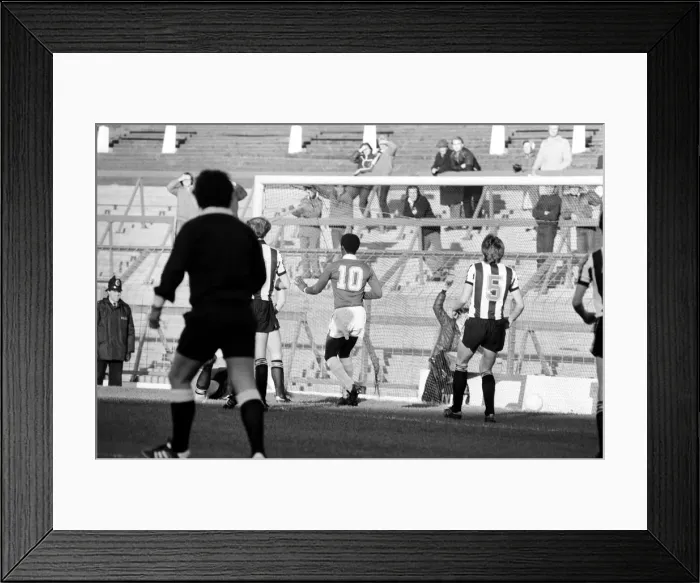 Framed Print : Oldham 3 v. Newcastle United 1. Division 2 Football October 1981 MF04-13-043 Framed Print : Oldham 3 v. Newcastle United 1. Division 2 Football October 1981 MF04-13-043