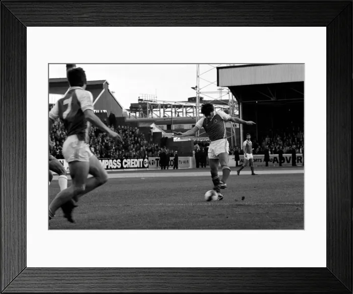 Framed Print : Rotherham United 6 v. Chelsea 0. Division 2 Football October 1981 MF04-14-006 Framed Print : Rotherham United 6 v. Chelsea 0. Division 2 Football October 1981 MF04-14-006