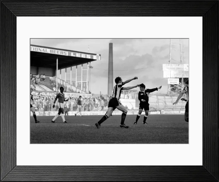 Framed Print : Oldham 3 v. Newcastle United 1. Division 2 Football October 1981 MF04-13-102 Framed Print : Oldham 3 v. Newcastle United 1. Division 2 Football October 1981 MF04-13-102
