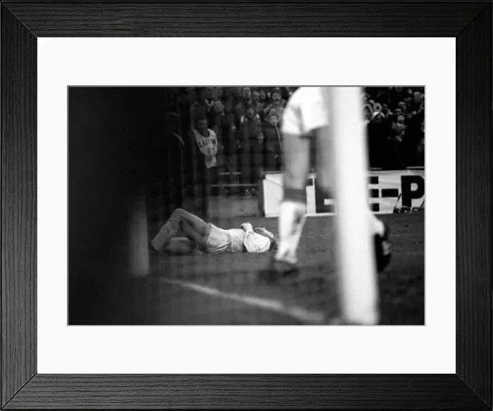 Framed Print : English League Division One match at Kenilworth Road. Luton Town 1 v Tottenham Hotspur 1 Framed Print : English League Division One match at Kenilworth Road. Luton Town 1 v Tottenham Hotspur 1