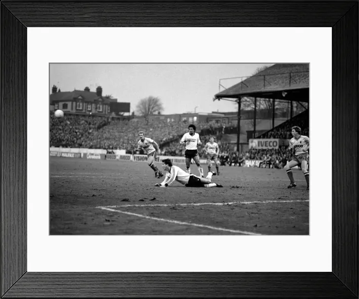 Framed Print : English League Division One match at Vicarage Road. Watford 0 v Manchester United 1