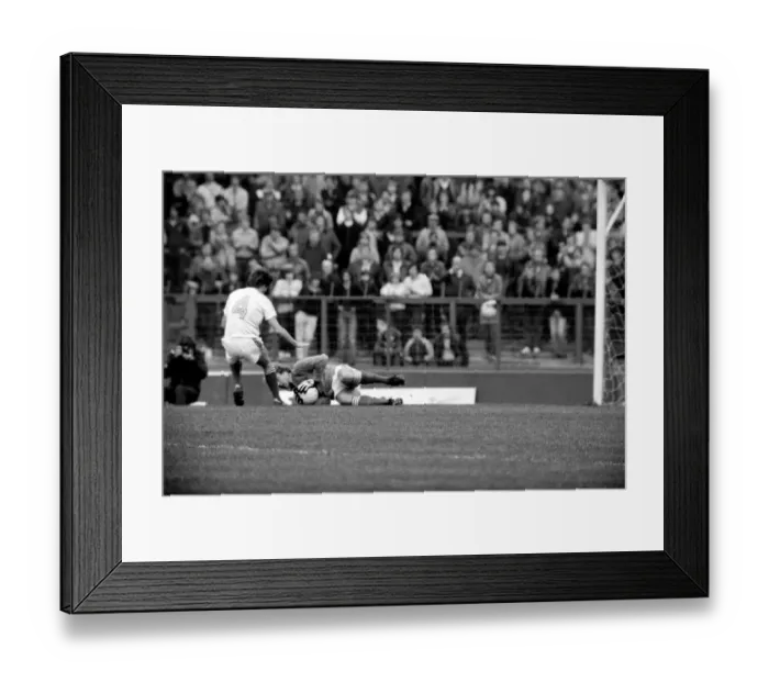 Framed Print : Chelsea v. Crystal Palace. November 1982 LF11-10-012