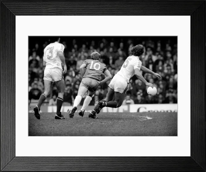 Framed Print : Chelsea v. Crystal Palace. November 1982 LF11-10-019 Framed Print : Chelsea v. Crystal Palace. November 1982 LF11-10-019