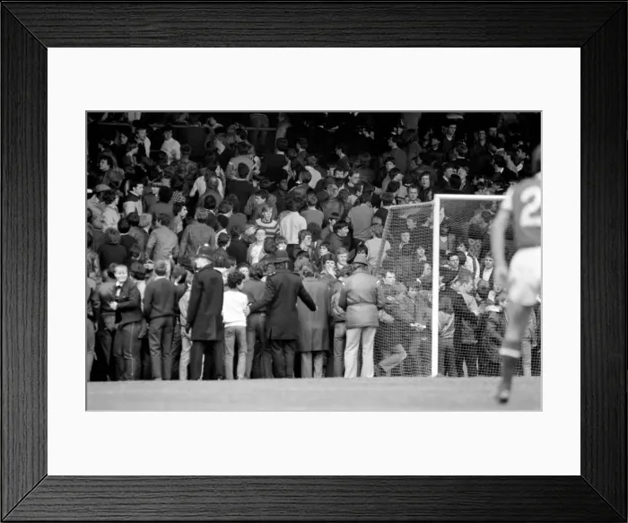 Framed Print : English League Division One match at Highbury. Arsenal 2 v West Ham United 0 Framed Print : English League Division One match at Highbury. Arsenal 2 v West Ham United 0
