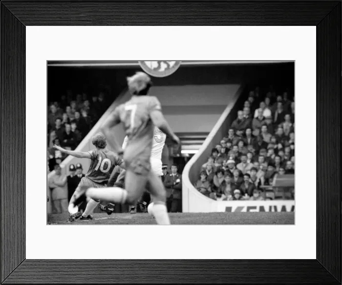Framed Print : Chelsea v. Crystal Palace. November 1982 LF11-10-031 Framed Print : Chelsea v. Crystal Palace. November 1982 LF11-10-031