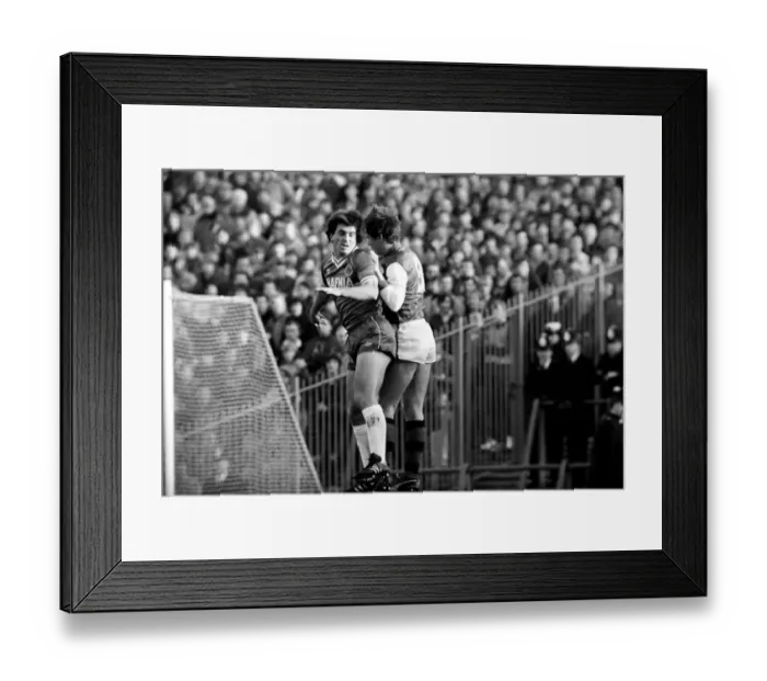 Framed Print : English League Division One match at Highbury. Arsenal 1 v Everton 1