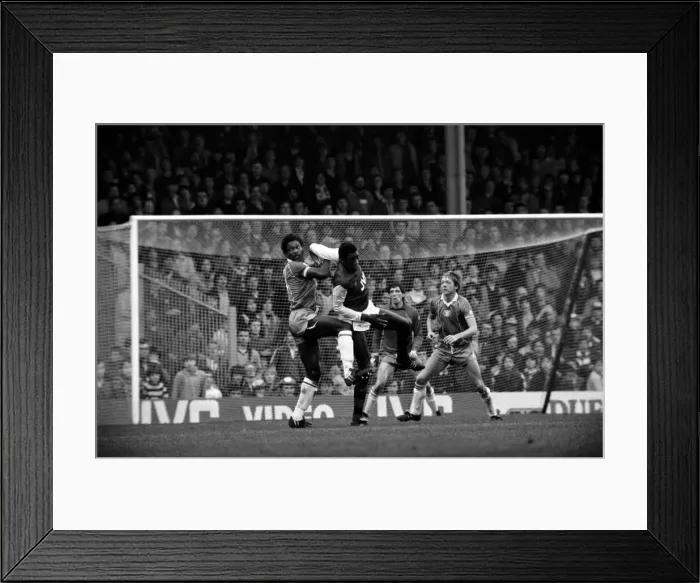 Framed Print : English League Division One match at Highbury. Arsenal 0 v Birmingham City 0 Framed Print : English League Division One match at Highbury. Arsenal 0 v Birmingham City 0