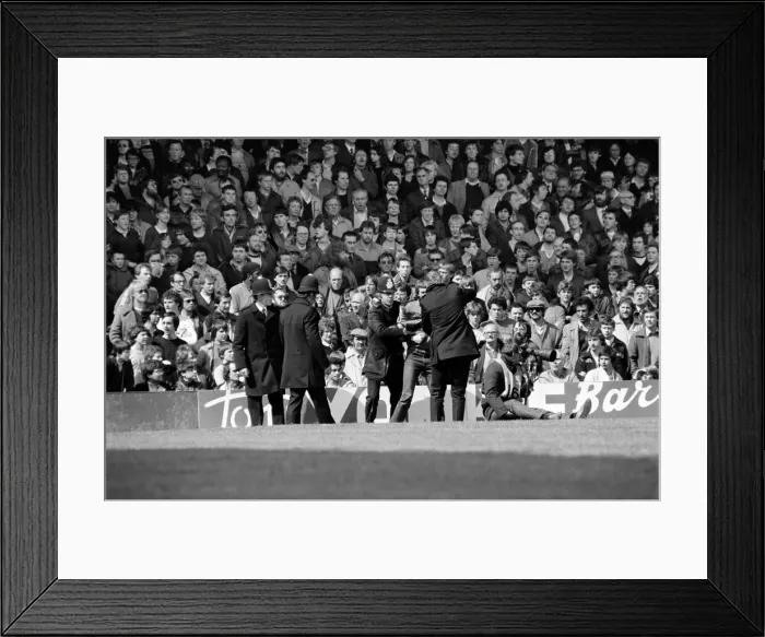 Framed Print : English League Division One match at Highbury. Arsenal 2 v West Ham United 0 Framed Print : English League Division One match at Highbury. Arsenal 2 v West Ham United 0