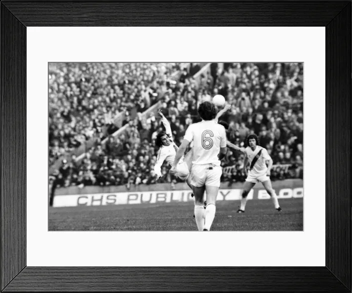 Framed Print : Division 1 football. Crystal Palace 1 v. Manchester United 0 November 1980 LF05-08-073