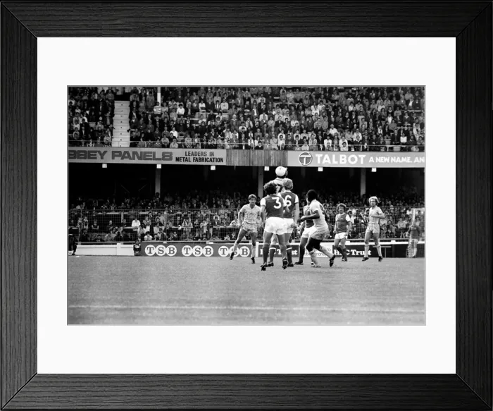 Framed Print : English Division 1. Coventry 3 v. Arsenal 1. August 1980 LF04-09-008 Framed Print : English Division 1. Coventry 3 v. Arsenal 1. August 1980 LF04-09-008