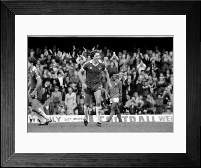 Framed Print : Division 2 football. Chelsea 3 v. Grimsby 0 October 1980 LF04-46-005 Framed Print : Division 2 football. Chelsea 3 v. Grimsby 0 October 1980 LF04-46-005