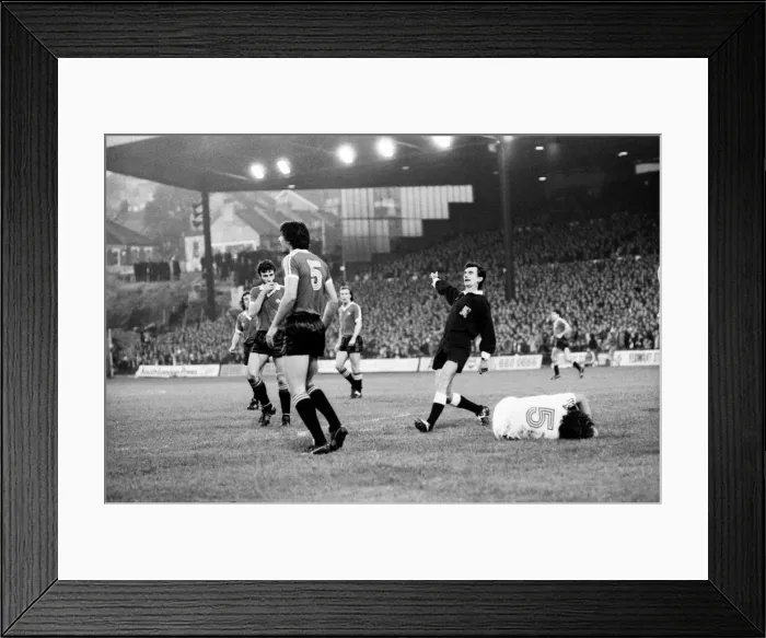 Framed Print : Division 1 football. Crystal Palace 1 v. Manchester United 0 November 1980 LF05-08-146 Framed Print : Division 1 football. Crystal Palace 1 v. Manchester United 0 November 1980 LF05-08-146