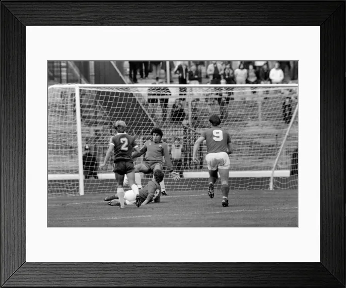 Framed Print : Division 2 football. Chelsea 3 v. Grimsby 0 October 1980 LF04-46-001 Framed Print : Division 2 football. Chelsea 3 v. Grimsby 0 October 1980 LF04-46-001