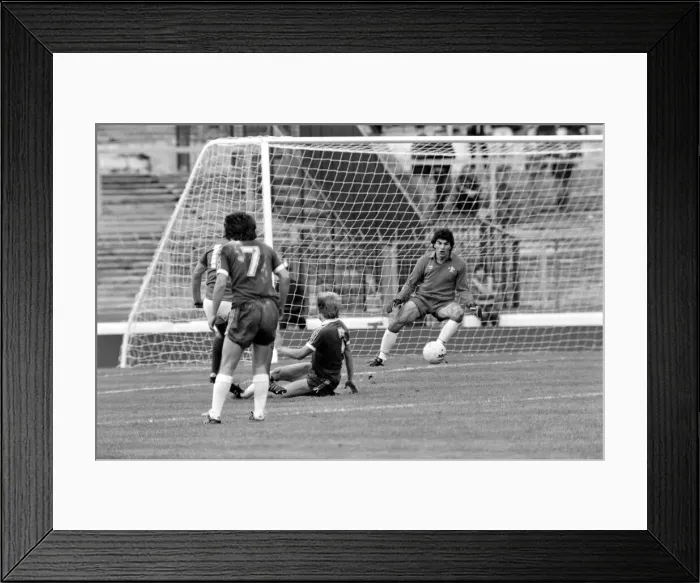 Framed Print : Division 2 football. Chelsea 3 v. Grimsby 0 October 1980 LF04-46 Framed Print : Division 2 football. Chelsea 3 v. Grimsby 0 October 1980 LF04-46