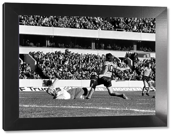 Football Division 1. Aston Villa 3 v. Tottenham Hotspur 0. October 1980 LF04-43-048