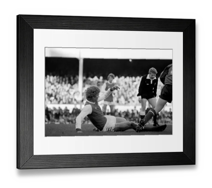 Framed Print : Division 1 football. Arsenal 2 v. Sunderland 2. October 1980 LF04-44-102