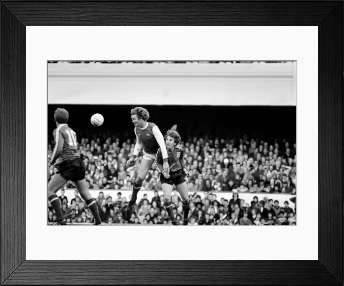 Framed Print : Division 1 football. Arsenal 2 v. Sunderland 2. October 1980 LF04-44-037