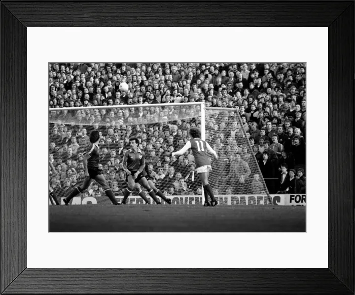 Framed Print : Division 1 football. Arsenal 2 v. Sunderland 2. October 1980 LF04-44-079 Framed Print : Division 1 football. Arsenal 2 v. Sunderland 2. October 1980 LF04-44-079