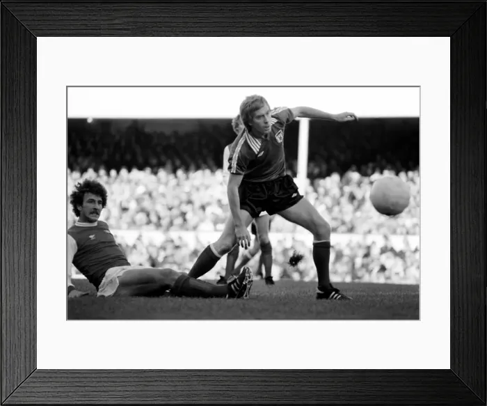 Framed Print : Division 1 football. Arsenal 2 v. Sunderland 2. October 1980 LF04-44-058