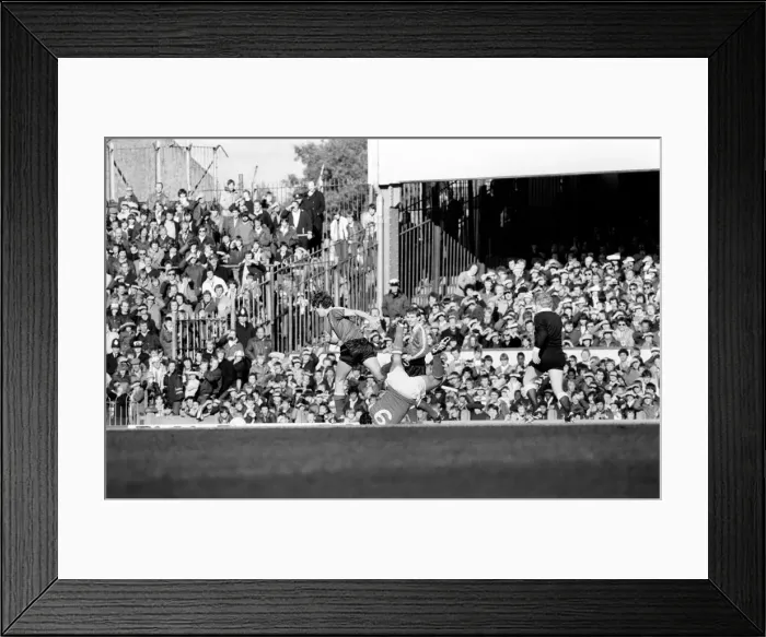 Framed Print : Division 1 football. Arsenal 2 v. Sunderland 2. October 1980 LF04-44-061 Framed Print : Division 1 football. Arsenal 2 v. Sunderland 2. October 1980 LF04-44-061