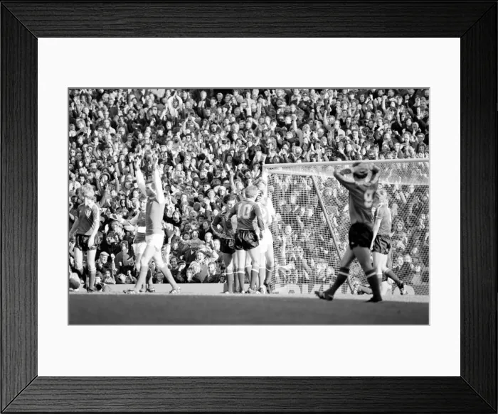 Framed Print : Division 1 football. Arsenal 2 v. Sunderland 2. October 1980 LF04-44-091 Framed Print : Division 1 football. Arsenal 2 v. Sunderland 2. October 1980 LF04-44-091