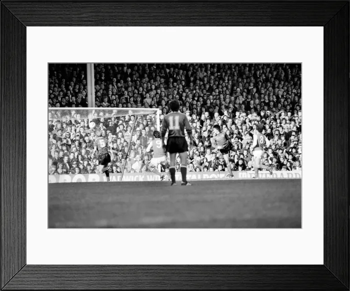 Framed Print : Division 1 football. Arsenal 2 v. Sunderland 2. October 1980 LF04-44-067 Framed Print : Division 1 football. Arsenal 2 v. Sunderland 2. October 1980 LF04-44-067