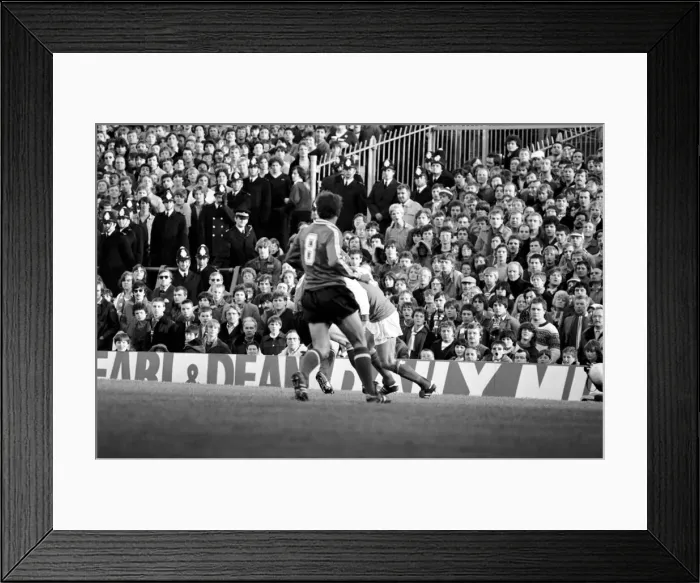 Framed Print : Division 1 football. Arsenal 2 v. Sunderland 2. October 1980 LF04-44-082 Framed Print : Division 1 football. Arsenal 2 v. Sunderland 2. October 1980 LF04-44-082