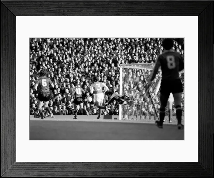 Framed Print : Division 1 football. Arsenal 2 v. Sunderland 2. October 1980 LF04-44-052 Framed Print : Division 1 football. Arsenal 2 v. Sunderland 2. October 1980 LF04-44-052